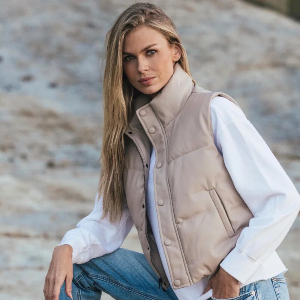 Like New: Dylan Clothing Everly Vegan Puffer Vest in Ballet - Size Small